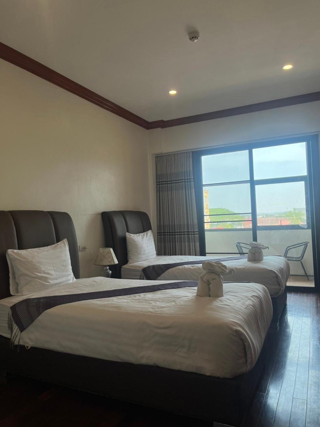 Nakhone Champa Hotel Паксе Екстериор снимка